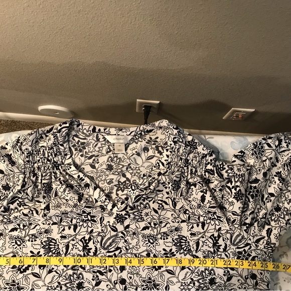 CJ Banks 1X 3/4 sleeve v-neck tunic.  Black and white - Picture 5 of 10